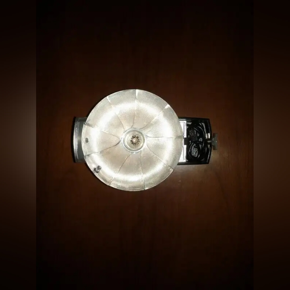 Vintage 35mm Film Camera. - Picture 7 of 10